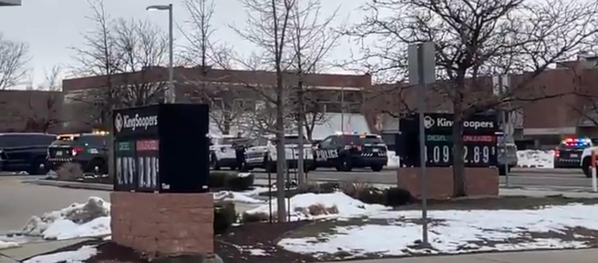 Screenshot from a video allegedly filmed in the area of the King Soopers grocery store in Boulder, Colorado, after local police confirmed an active shooter situation Screenshot from a video allegedly filmed in the area of the King Soopers grocery store in Boulder, Colorado, after local police confirmed an active shooter situation - Sputnik International, 1920