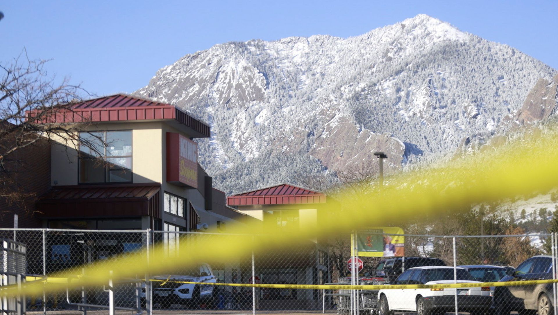A view of King Soopers grocery store the morning after the mass shooting, in Boulder, Colorado, U.S., March 23, 2021. A view of King Soopers grocery store the morning after the mass shooting, in Boulder, Colorado, U.S., March 23, 2021. - Sputnik International, 1920, 23.03.2021