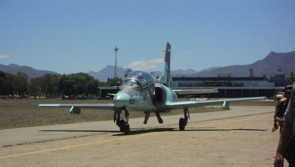 Hongdu JL-8/K-8 jet of the Bolivian Air Force - Sputnik International
