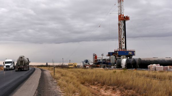A drilling rig operates in the Permian Basin oil and natural gas production area in Lea County, New Mexico, U.S., February 10, 2019.  - Sputnik International