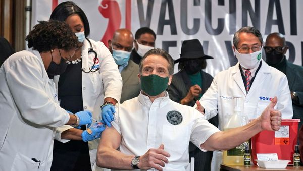 New York Governor Andrew Cuomo is vaccinated at a church in the Harlem neighborhood of New York City amid the coronavirus disease (COVID-19) pandemic, New York, U.S., March 17, 2021 - Sputnik International