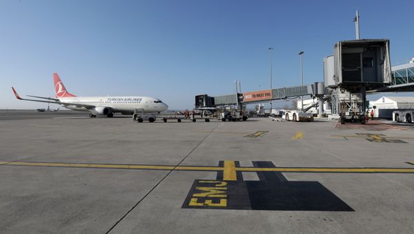 A view shows a Turkish Airlines Boeing 737 parked on the tarmac of Nice Cote d'Azur Airport Terminal 2 amid the coronavirus disease (COVID-19) outbreak in Nice, France, March 1, 2021.   REUTERS/Eric Gaillard - Sputnik International