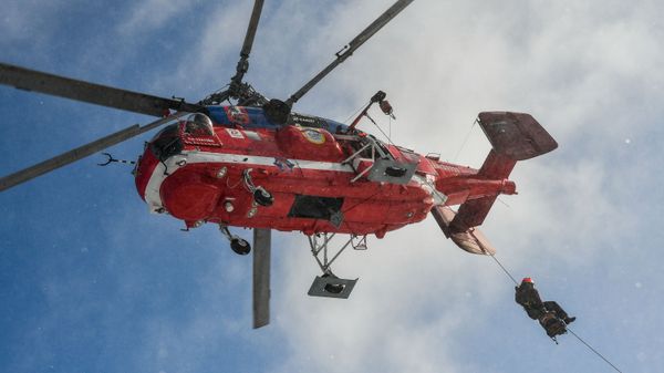 A Ka-32A11BC fire-and-rescue helicopter takes part in demonstration drills of the Moscow Aviation Centre air rescue service, in Moscow, Russia. - Sputnik International