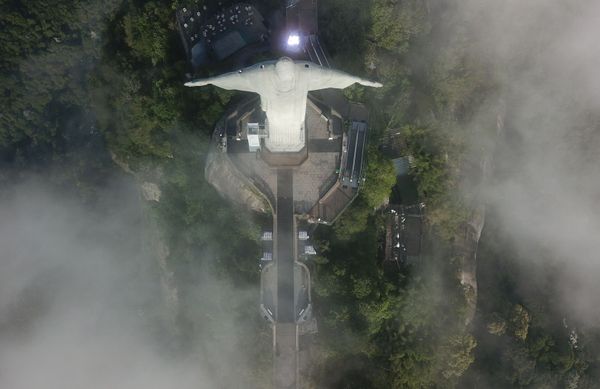 Rising High Above The Clouds: Restoration of the Christ the Redeemer Statue in Brazil Rising High Above The Clouds: Restoration of the Christ the Redeemer Statue in Brazil - Sputnik International