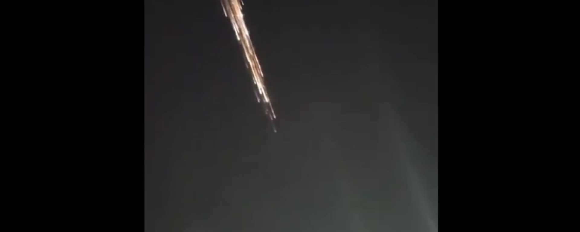 The second stage of a SpaceX Falcon 9 rocket burns up during reentry over the US Pacific Northwest on March 25, 2021 - Sputnik International, 1920, 26.09.2023