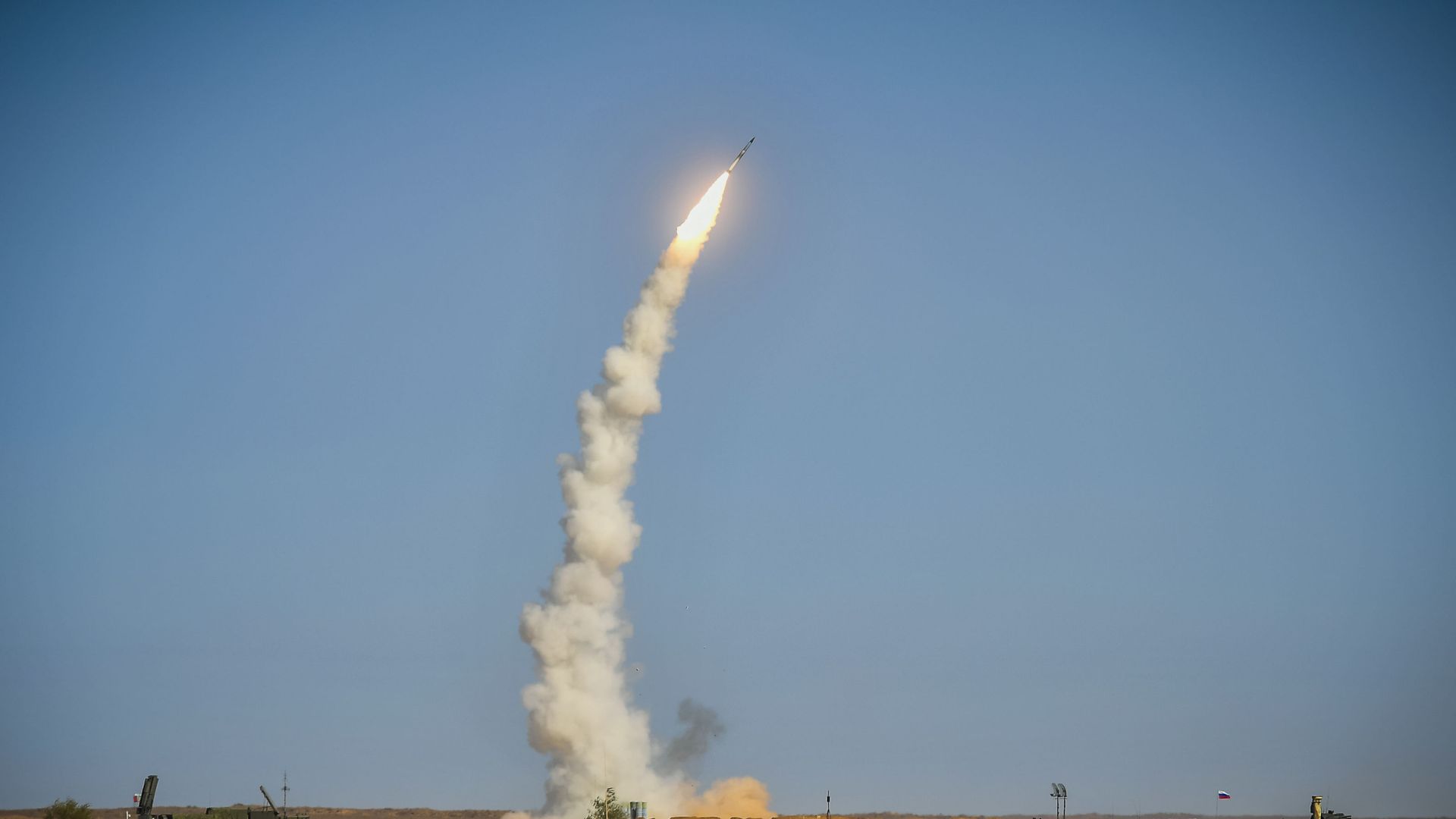 Russian S-400 air defence system launches missile during drills Russian S-400 air defence system launches missile during drills - Sputnik International, 1920, 12.04.2021
