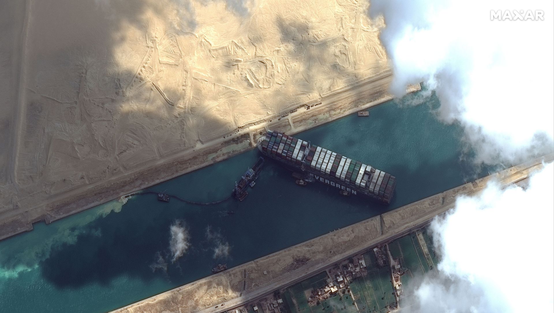 Ever Given container ship is pictured in Suez Canal in this Maxar Technologies satellite image taken on 26 March 2021 Ever Given container ship is pictured in Suez Canal in this Maxar Technologies satellite image taken on 26 March 2021 - Sputnik International, 1920, 27.03.2021