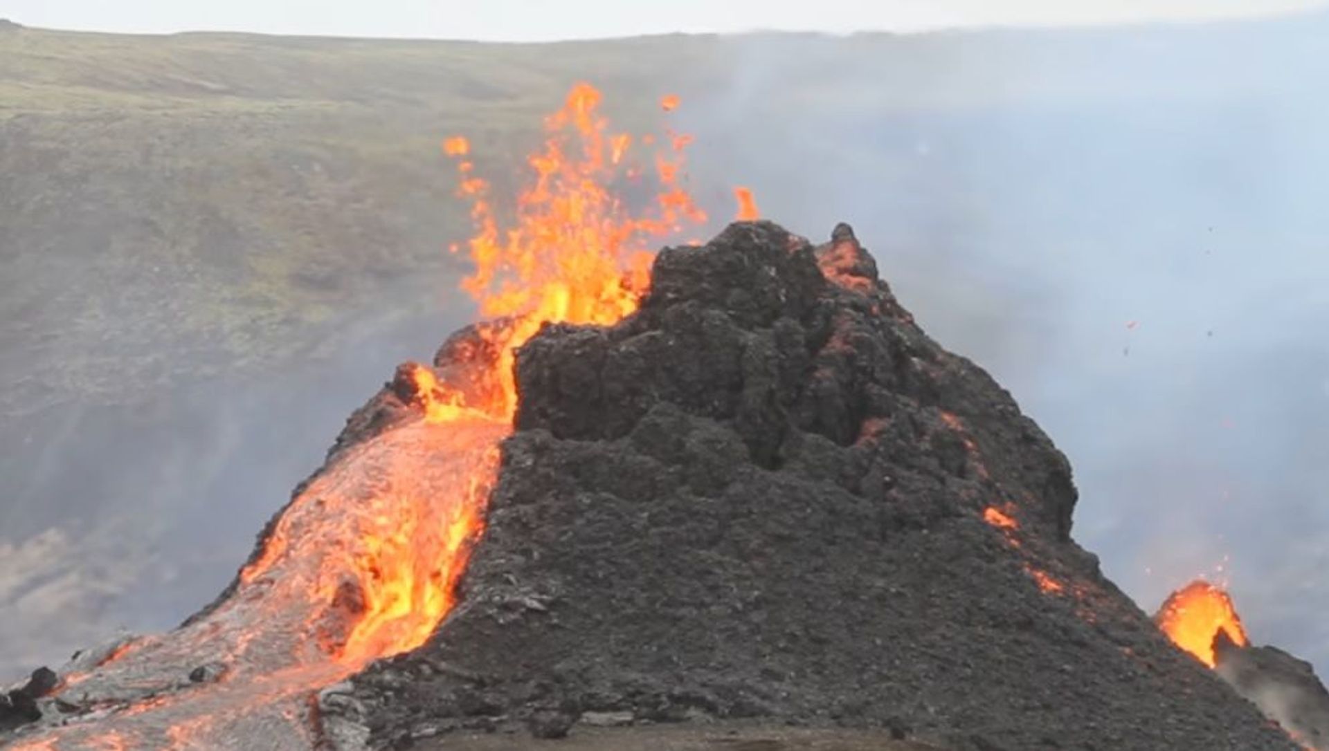 Volcano erupts in Iceland Volcano erupts in Iceland - Sputnik International, 1920, 27.03.2021