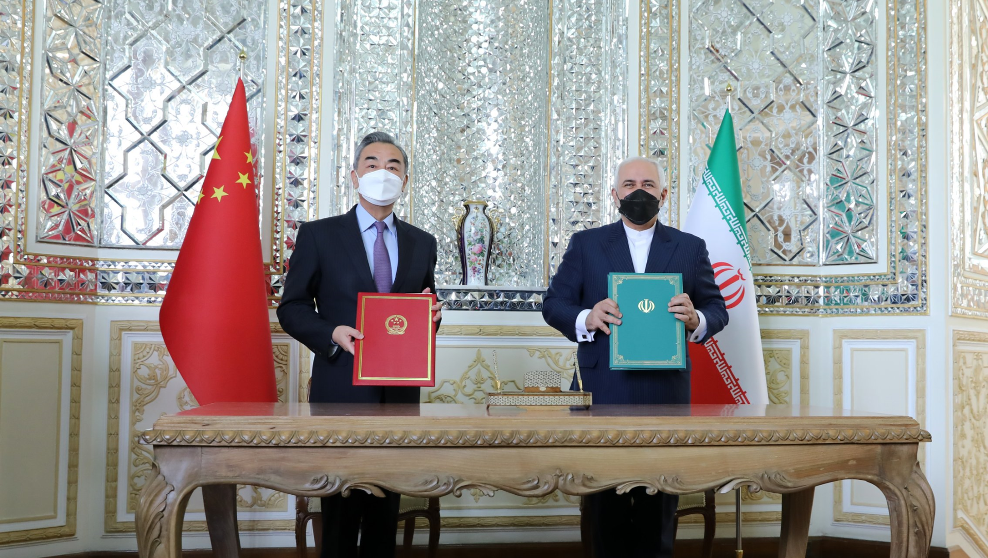 Chinese Foreign Minister Wang Yi and Iranian Foreign Minister Mohammad Javad Zarif sign 'historic' 25-year strategic partnership roadmap. Chinese Foreign Minister Wang Yi and Iranian Foreign Minister Mohammad Javad Zarif sign 'historic' 25-year strategic partnership roadmap. - Sputnik International, 1920, 27.03.2021
