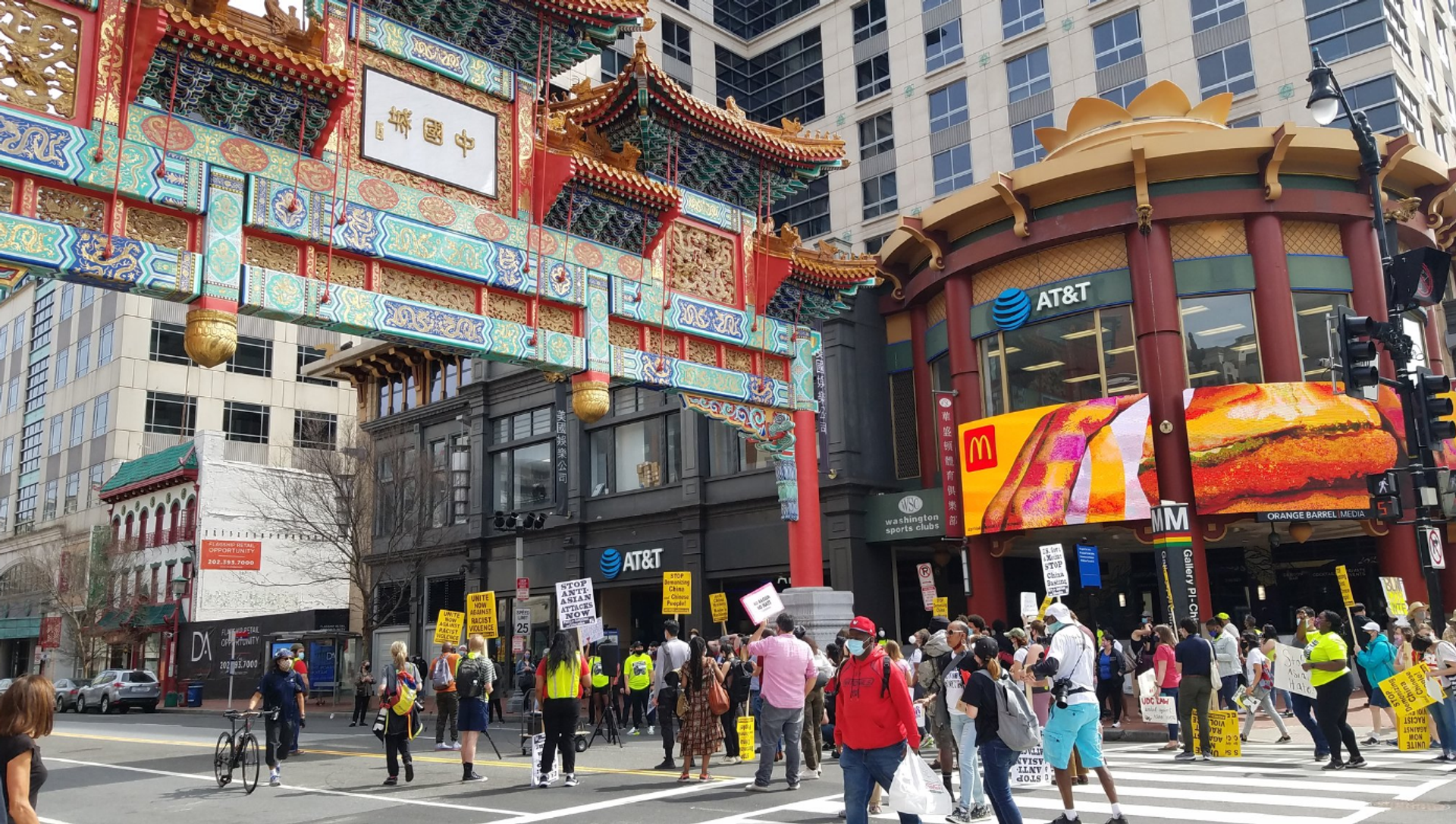 Activists have blocked the street in #DC's Chinatown to protest racism against Asian-Americans & Pacific Islanders Activists have blocked the street in #DC's Chinatown to protest racism against Asian-Americans & Pacific Islanders - Sputnik International, 1920, 27.03.2021