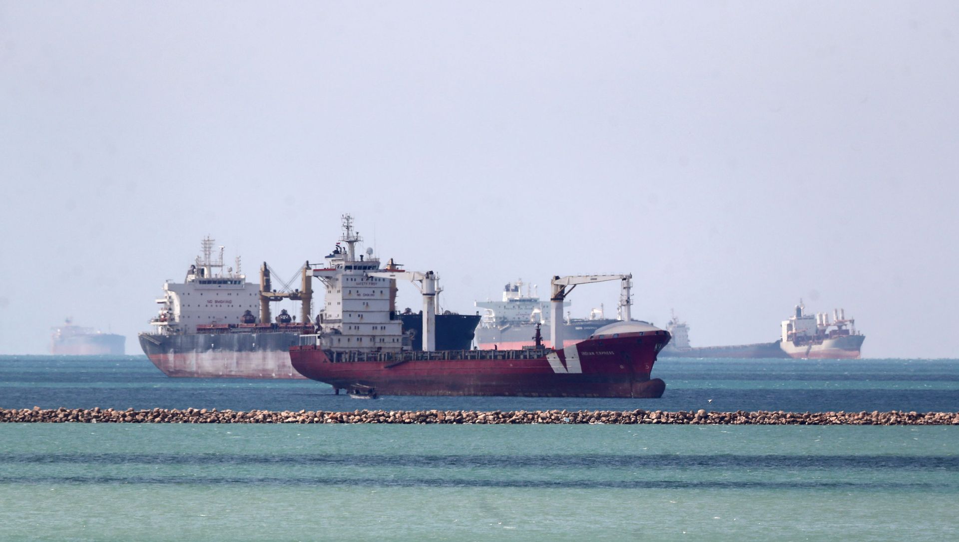Ships are seen at the entrance of Suez Canal, where stranded container ship Ever Given run aground, Egypt on 28 March 2021. Ships are seen at the entrance of Suez Canal, where stranded container ship Ever Given run aground, Egypt on 28 March 2021. - Sputnik International, 1920, 13.04.2021