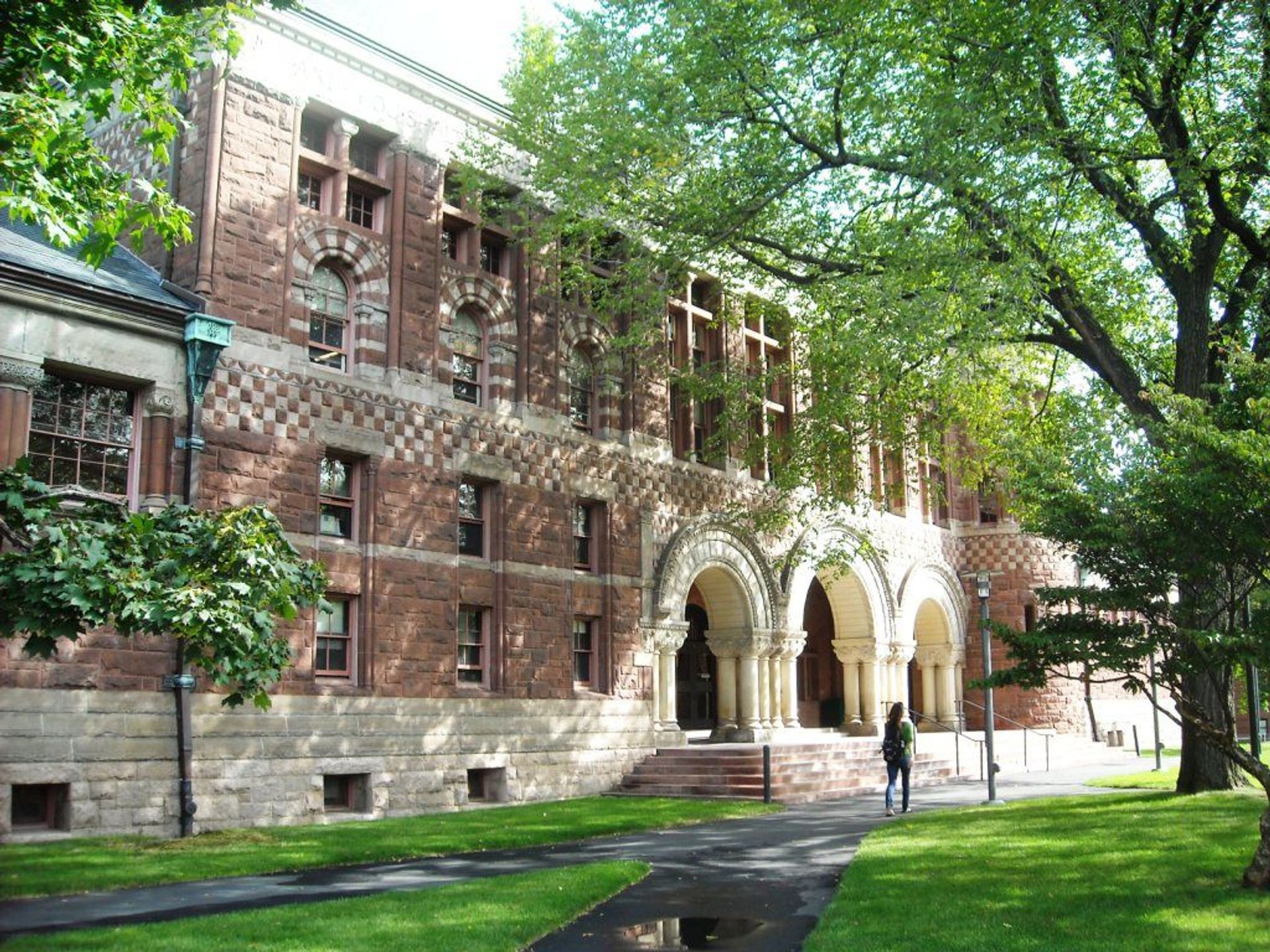 Harvard Sanctions Professor Over Links to Epstein, Unrestricted Access to Campus for Sex Offender Harvard Sanctions Professor Over Links to Epstein, Unrestricted Access to Campus for Sex Offender - Sputnik International, 1920, 28.03.2021