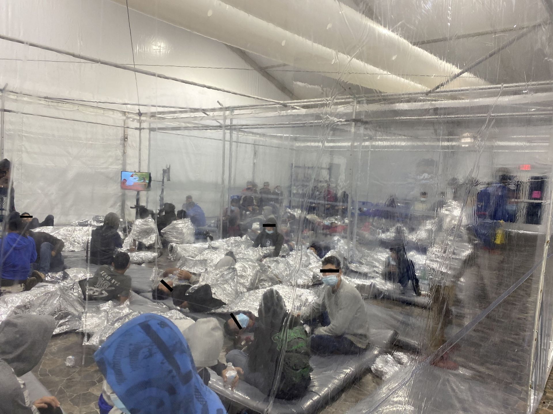 'Legions of Migrants' Using Border Wall's Unfinished Sections to Enter US, Media Says - Sputnik International, 1920, 01.04.2021