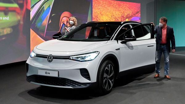 Volkswagen's new electric car ID.4 SUV is pictured during its handover by the German automaker to first customers Jaqueline Heyer-Mertens and her husband Mario Heyer at the Glaeserne Manufaktur in Dresden, Germany, March 26, 2021. - Sputnik International