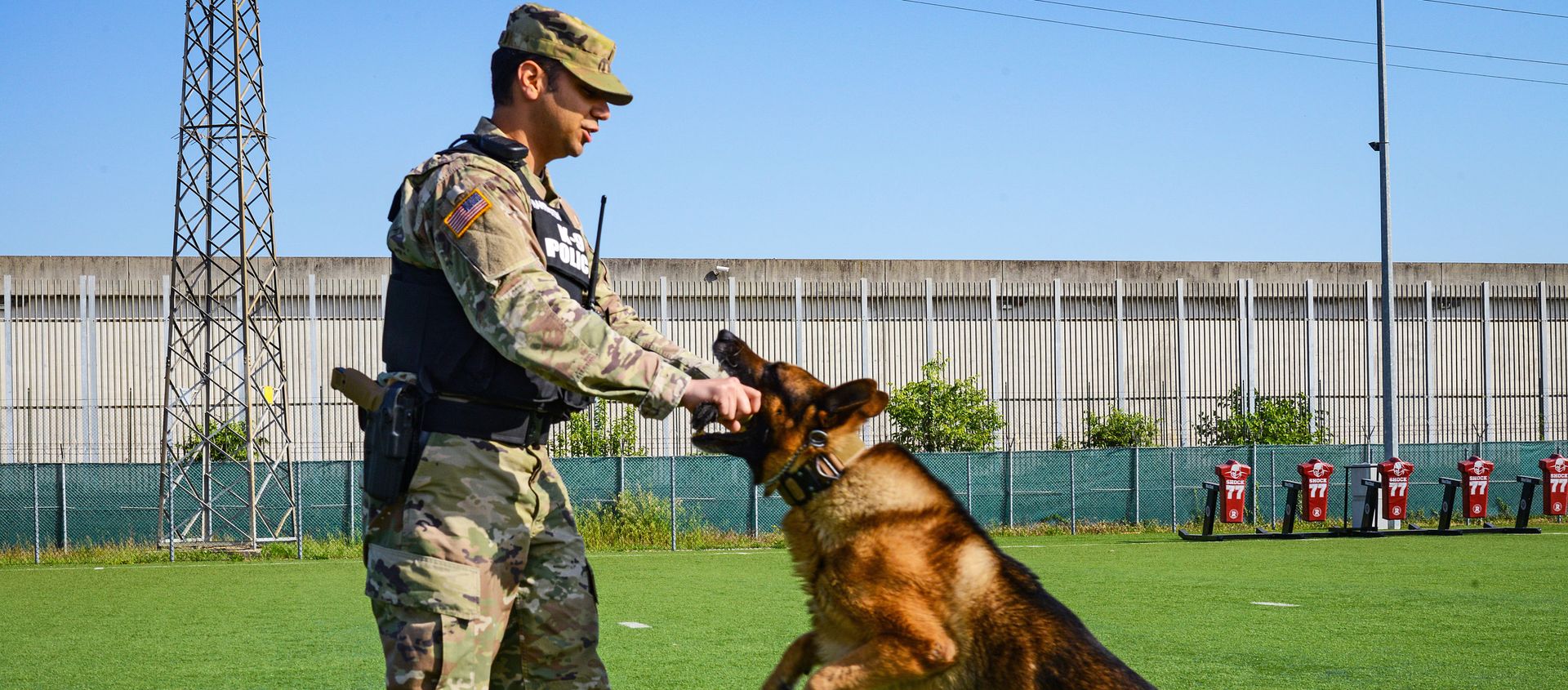 U.S. Army Sgt. Patrick Harrington, Soldier assigned to the USAG Italy 18th Military Police Detachment, conducts basic obedience drills with his military working dog “Aran”, under Covid-19 prevention condition at Caserma Ederle in Vicenza, Italy, on May 14, 2020 U.S. Army Sgt. Patrick Harrington, Soldier assigned to the USAG Italy 18th Military Police Detachment, conducts basic obedience drills with his military working dog “Aran”, under Covid-19 prevention condition at Caserma Ederle in Vicenza, Italy, on May 14, 2020 - Sputnik International, 1920