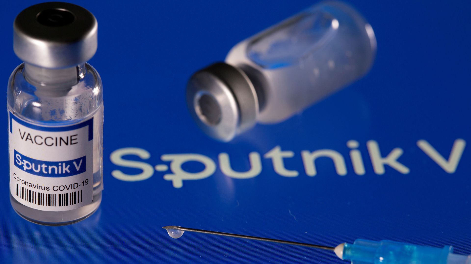 Vial labelled Sputnik V coronavirus disease (COVID-19) vaccine placed on displayed Sputnik V logo is seen in this illustration picture taken March 24, 2021. Vial labelled Sputnik V coronavirus disease (COVID-19) vaccine placed on displayed Sputnik V logo is seen in this illustration picture taken March 24, 2021. - Sputnik International, 1920, 09.05.2021