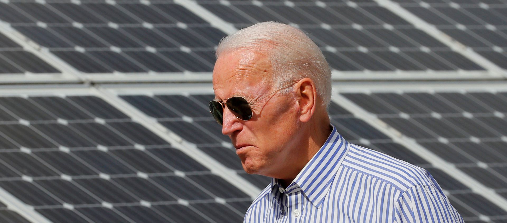 Democratic 2020 U.S. presidential candidate and former Vice President Joe Biden walks past solar panels while touring the Plymouth Area Renewable Energy Initiative in Plymouth, New Hampshire, U.S., June 4, 2019. Democratic 2020 U.S. presidential candidate and former Vice President Joe Biden walks past solar panels while touring the Plymouth Area Renewable Energy Initiative in Plymouth, New Hampshire, U.S., June 4, 2019. - Sputnik International, 1920, 31.03.2021
