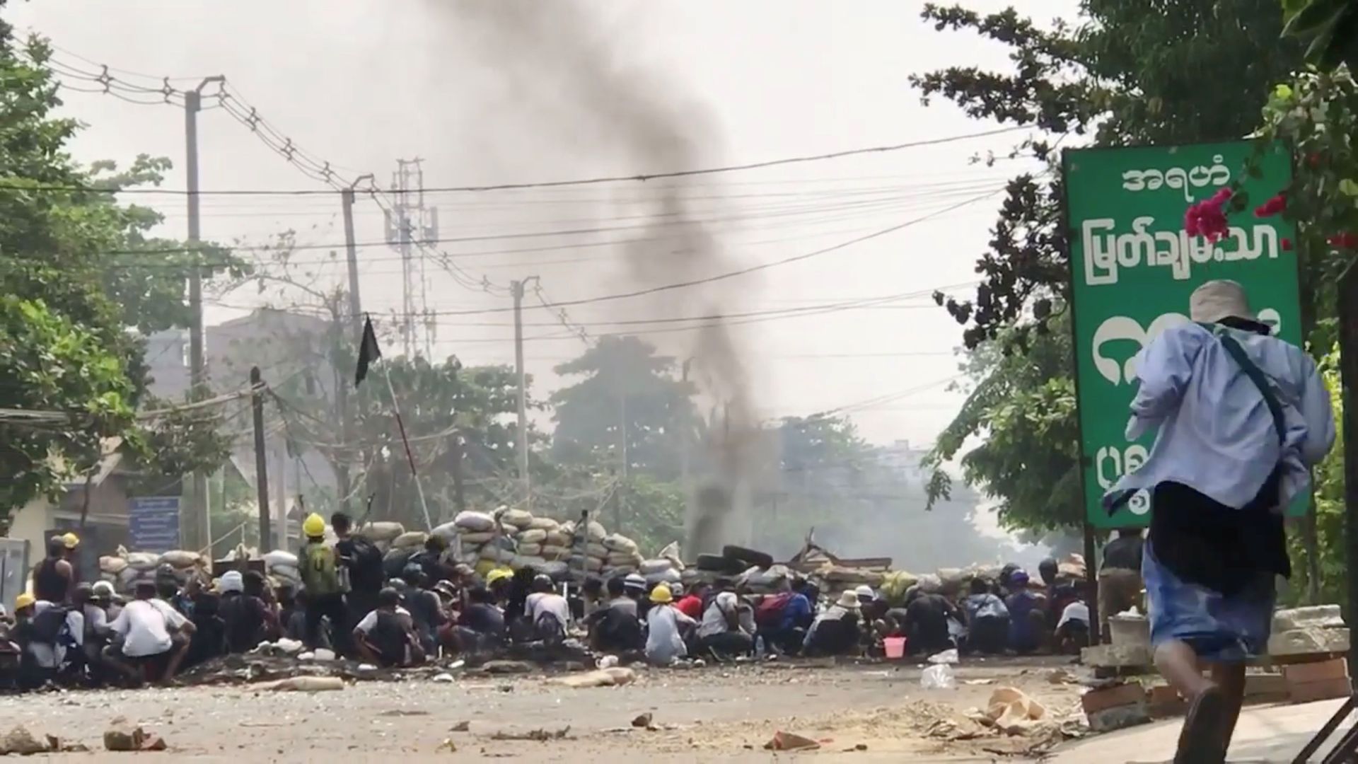 Demonstrators hide behind a barricade during protests against the military coup in Yangon, Myanmar March 28, 2021 in this screen grab taken from a social media video obtained by REUTERS. Demonstrators hide behind a barricade during protests against the military coup in Yangon, Myanmar March 28, 2021 in this screen grab taken from a social media video obtained by REUTERS. - Sputnik International, 1920, 07.09.2021