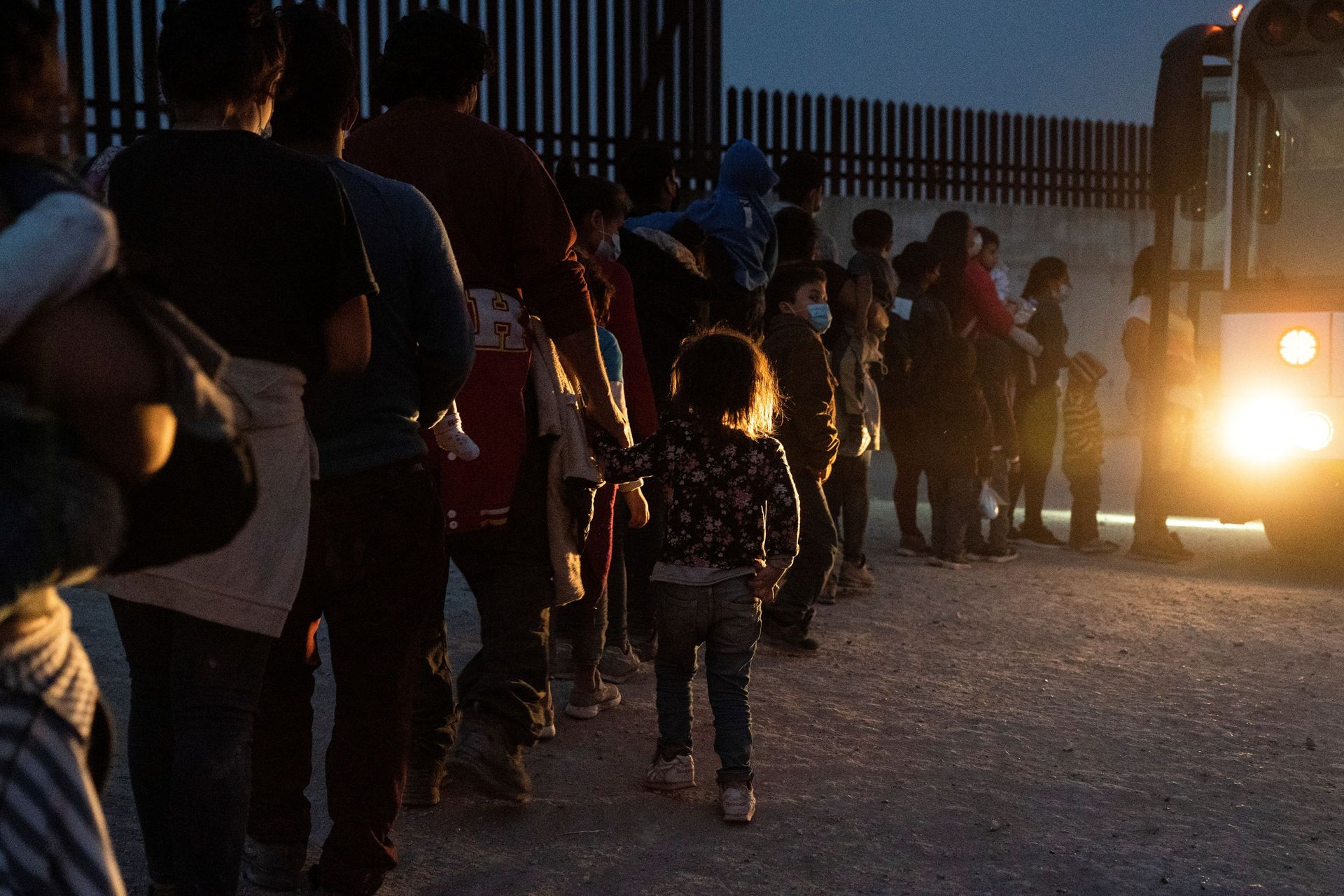 Border Crisis: Why is the Biden Administration Sitting on Its Thumbs As Migrant Numbers Surge? Border Crisis: Why is the Biden Administration Sitting on Its Thumbs As Migrant Numbers Surge? - Sputnik International, 1920, 31.03.2021