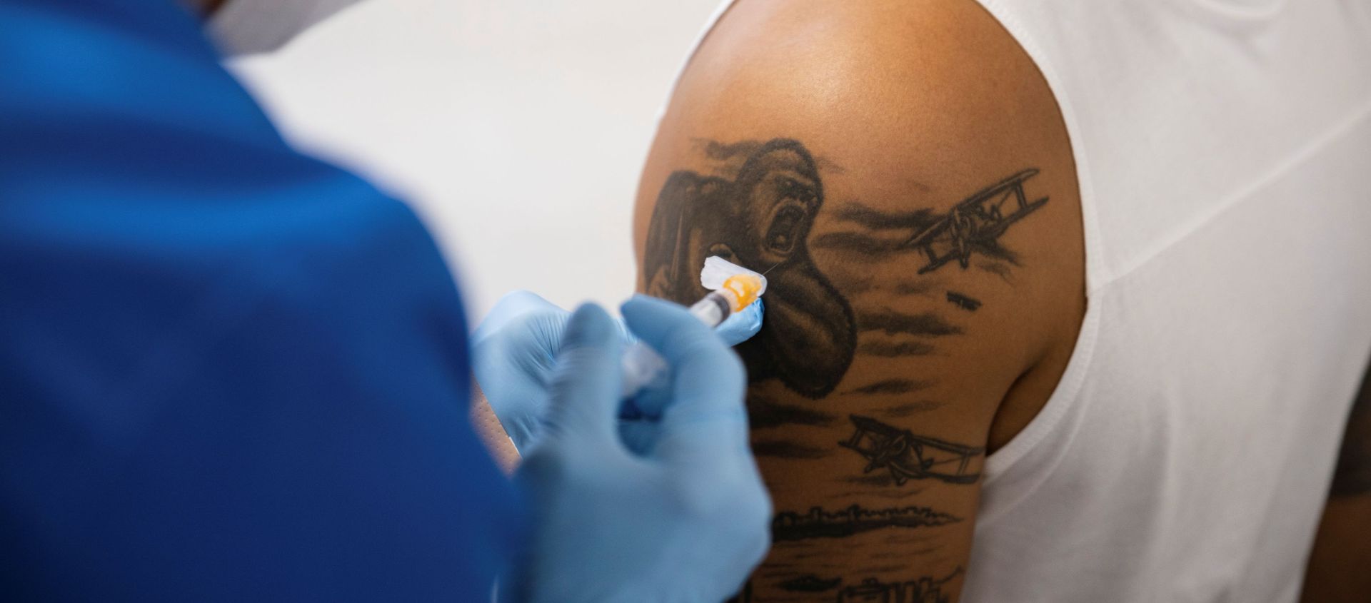 Dashon Bates, 28, receives his coronavirus disease (COVID-19) vaccine as vaccine eligibility expands to anyone over the age of 16 at the Bradfield Community Center through Health Partners of Western Ohio in Lima, Ohio, U.S., March 29, 2021.  REUTERS/Megan Jelinger - Sputnik International, 1920