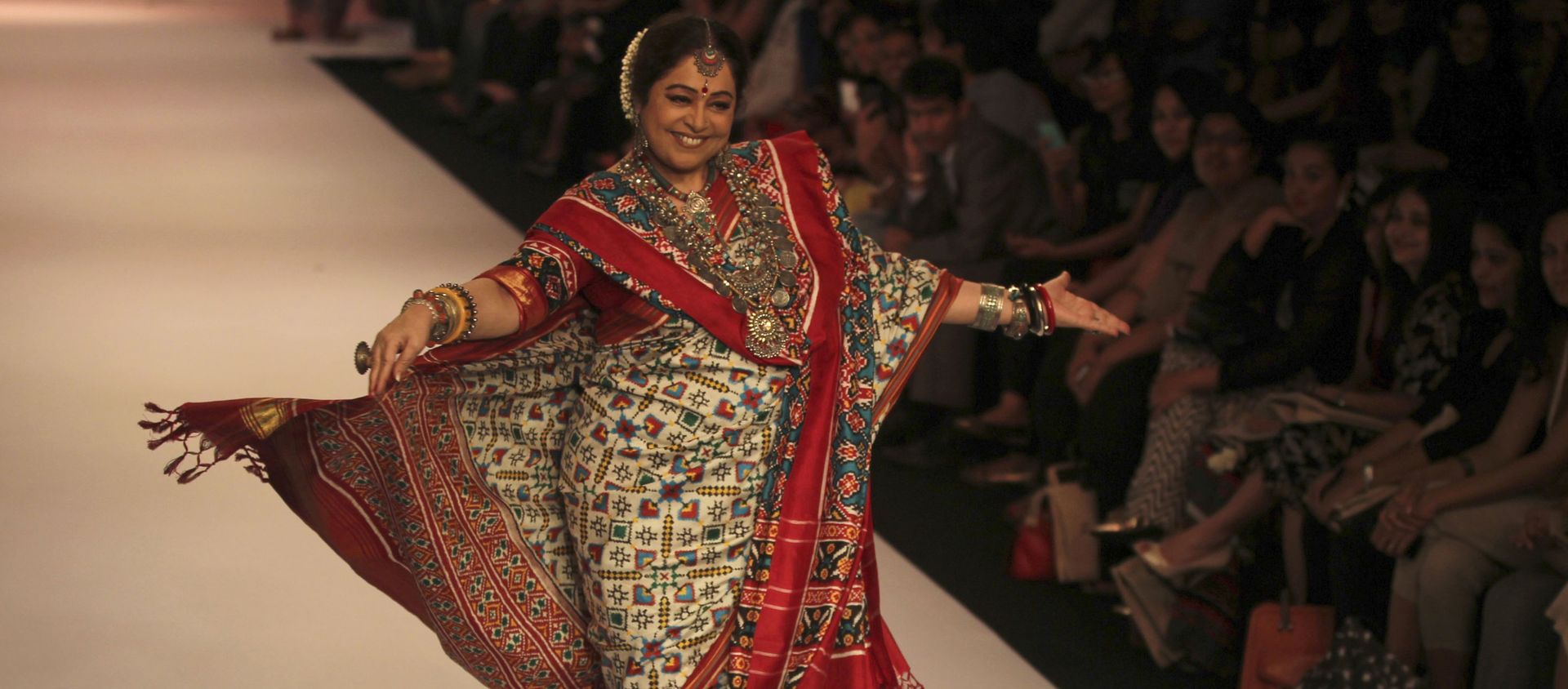 Indian actress Kirron Kher displays a creation by Gaurang at the Lakme Fashion Week in Mumbai, India, Monday, Aug. 26, 2013 - Sputnik International, 1920, 01.04.2021