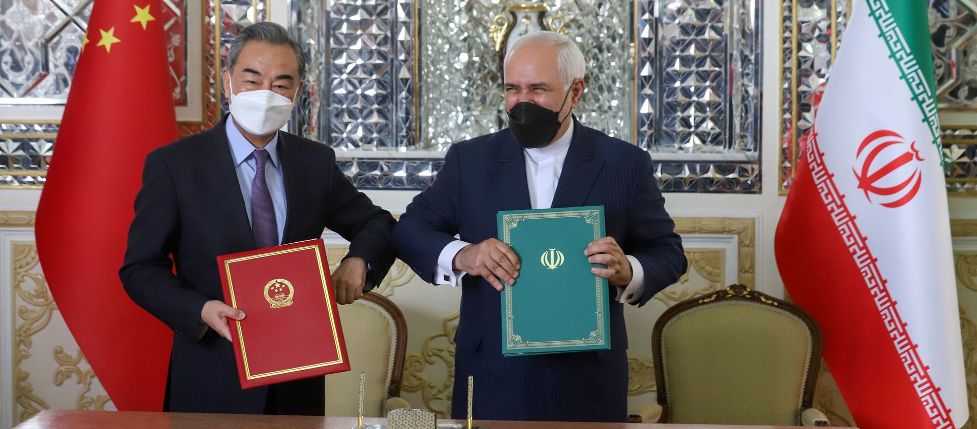 Iran's Foreign Minister Mohammad Javad Zarif and China's Foreign Minister Wang Yi bump elbows during the signing ceremony of a 25-year cooperation agreement, in Tehran, Iran March 27, 2021 Iran's Foreign Minister Mohammad Javad Zarif and China's Foreign Minister Wang Yi bump elbows during the signing ceremony of a 25-year cooperation agreement, in Tehran, Iran March 27, 2021 - Sputnik International, 1920, 01.04.2021