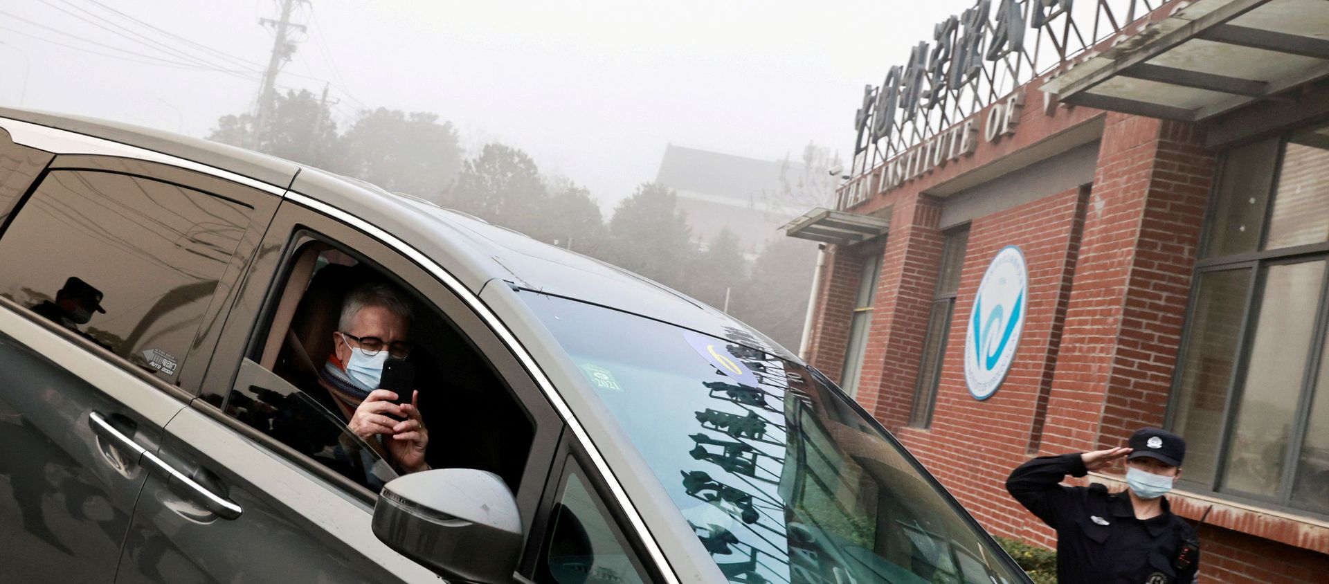 Dominic Dwyer, a member of the World Health Organization (WHO) team tasked with investigating the origins of the coronavirus disease (COVID-19), sits in a car arriving to Wuhan Institute of Virology in Wuhan, Hubei province, China February 3, 2021. Dominic Dwyer, a member of the World Health Organization (WHO) team tasked with investigating the origins of the coronavirus disease (COVID-19), sits in a car arriving to Wuhan Institute of Virology in Wuhan, Hubei province, China February 3, 2021. - Sputnik International, 1920, 01.04.2021