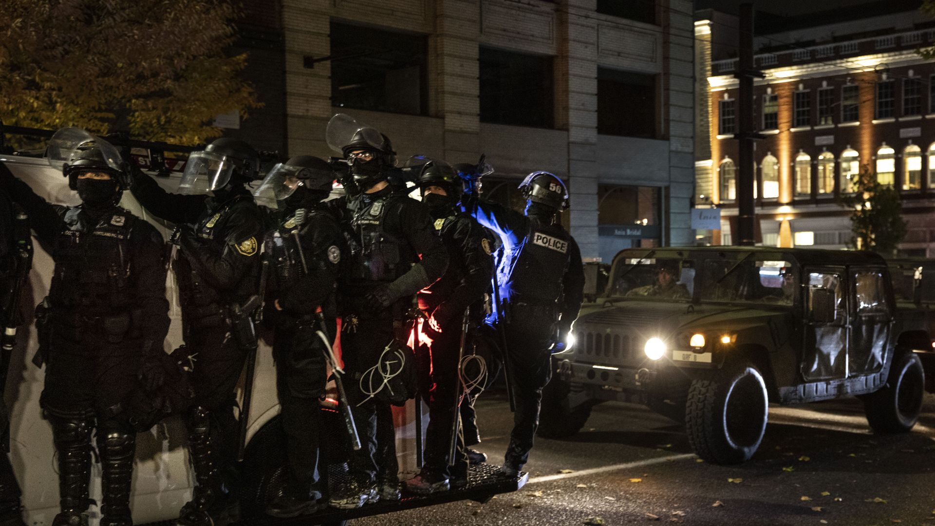 Police join the national guard during protests following the Nov. 3 presidential election in Portland, Or. Wednesday, Nov. 4, 2020. Police join the national guard during protests following the Nov. 3 presidential election in Portland, Or. Wednesday, Nov. 4, 2020. - Sputnik International, 1920, 01.04.2021