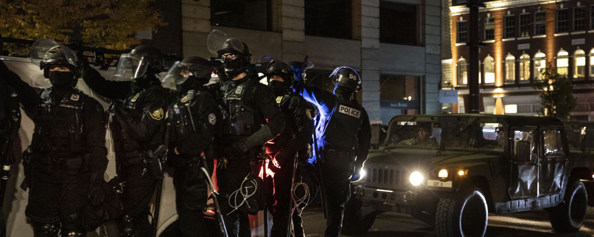 Police join the national guard during protests following the Nov. 3 presidential election in Portland, Or. Wednesday, Nov. 4, 2020. Police join the national guard during protests following the Nov. 3 presidential election in Portland, Or. Wednesday, Nov. 4, 2020. - Sputnik International, 1920, 01.04.2021