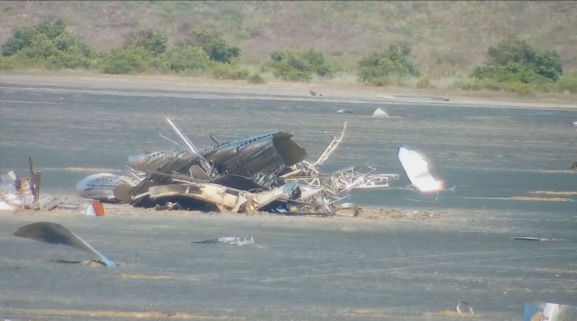 Photos: Naturalists Fret After SpaceX’s Rocket Explosion Litters Nearby Wetland With Debris Photos: Naturalists Fret After SpaceX’s Rocket Explosion Litters Nearby Wetland With Debris - Sputnik International, 1920, 01.04.2021