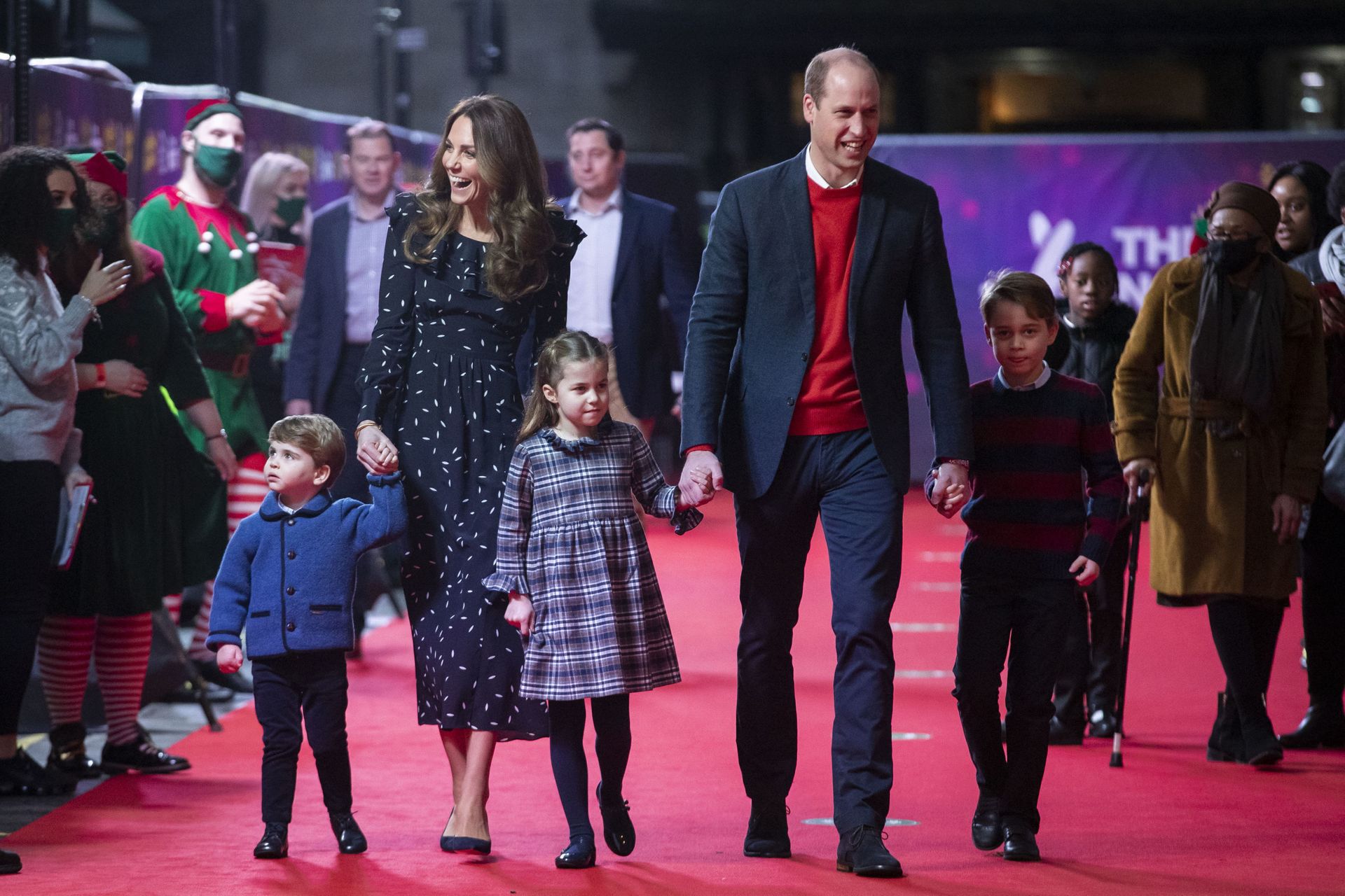 Prince Harry is Expecting an 'Apology' From Royal Fam Over Treatment of Meghan, Insider Claims Prince Harry is Expecting an 'Apology' From Royal Fam Over Treatment of Meghan, Insider Claims - Sputnik International, 1920, 06.04.2021
