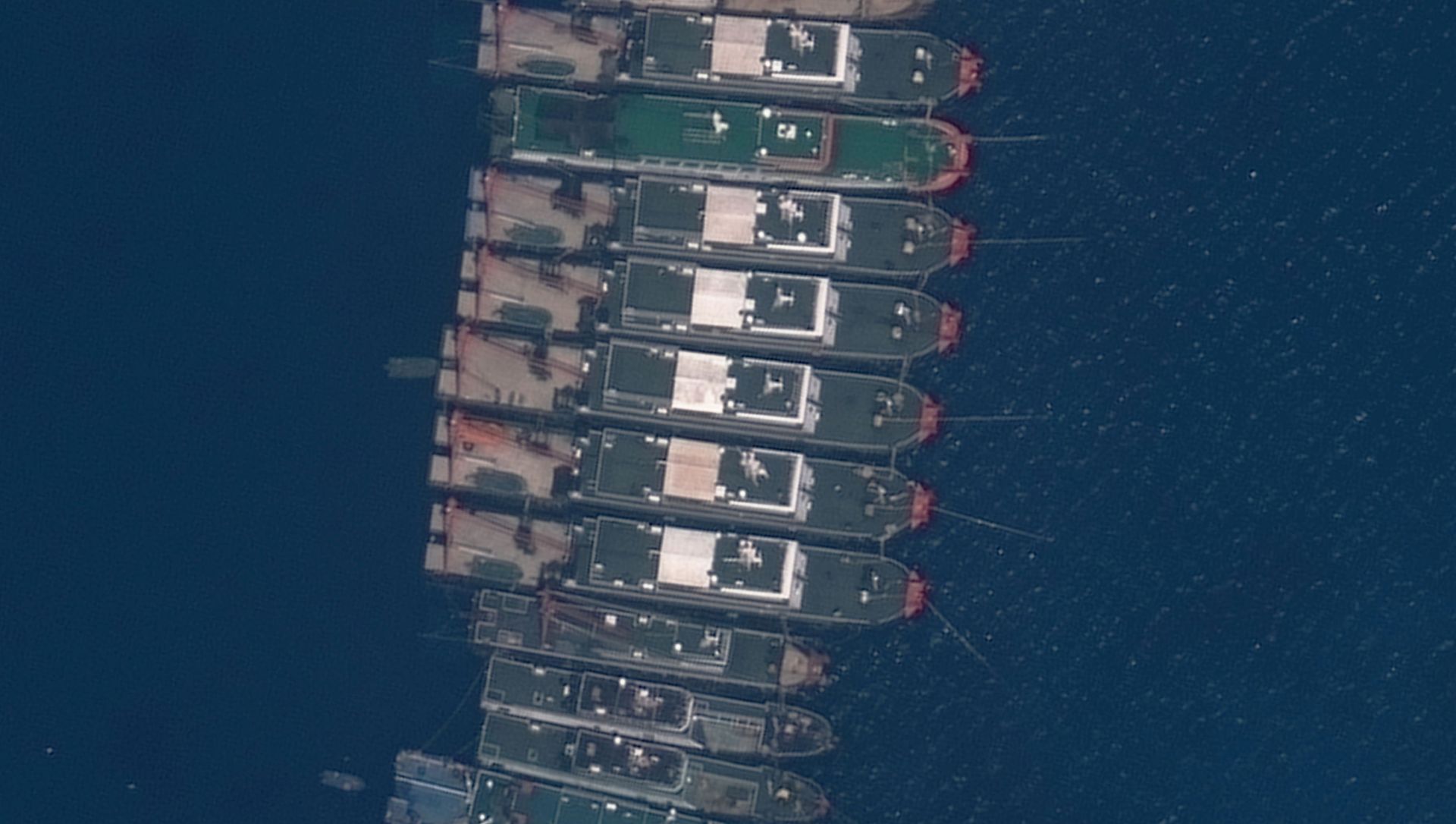 Close up view of fishing vessels anchored at Whitsun Reef, which Manila calls the Julian Felipe Reef, in this Maxar handout satellite image taken March 23, 2021 Close up view of fishing vessels anchored at Whitsun Reef, which Manila calls the Julian Felipe Reef, in this Maxar handout satellite image taken March 23, 2021 - Sputnik International, 1920, 05.04.2021