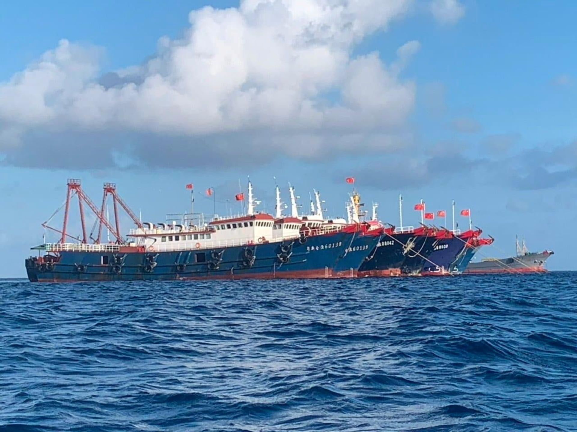 Chinese vessels, believed to be manned by Chinese maritime militia personnel, are seen at Whitsun Reef, South China Sea on March 27, 2021. Picture taken March 27, 2021 Chinese vessels, believed to be manned by Chinese maritime militia personnel, are seen at Whitsun Reef, South China Sea on March 27, 2021. Picture taken March 27, 2021 - Sputnik International, 1920, 27.09.2021