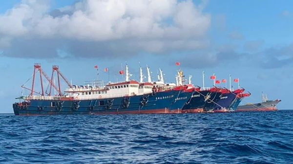 Chinese vessels, believed to be manned by Chinese maritime militia personnel, are seen at Whitsun Reef, South China Sea on March 27, 2021. Picture taken March 27, 2021 - Sputnik International