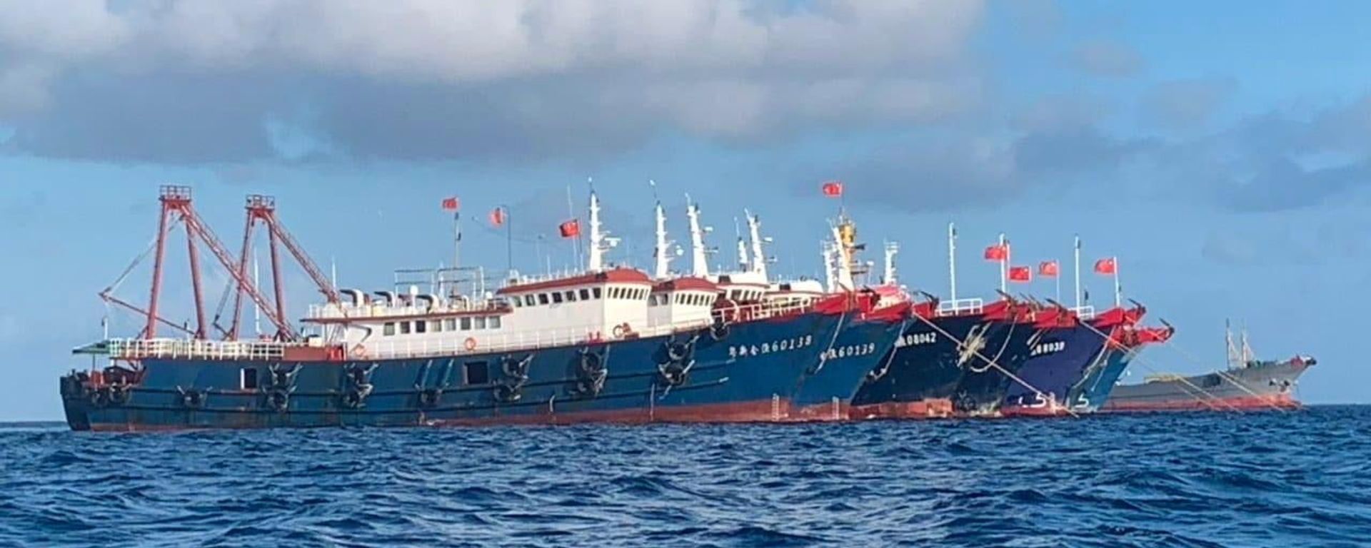 Chinese vessels, believed to be manned by Chinese maritime militia personnel, are seen at Whitsun Reef, South China Sea on March 27, 2021. Picture taken March 27, 2021 Chinese vessels, believed to be manned by Chinese maritime militia personnel, are seen at Whitsun Reef, South China Sea on March 27, 2021. Picture taken March 27, 2021 - Sputnik International, 1920, 29.04.2021