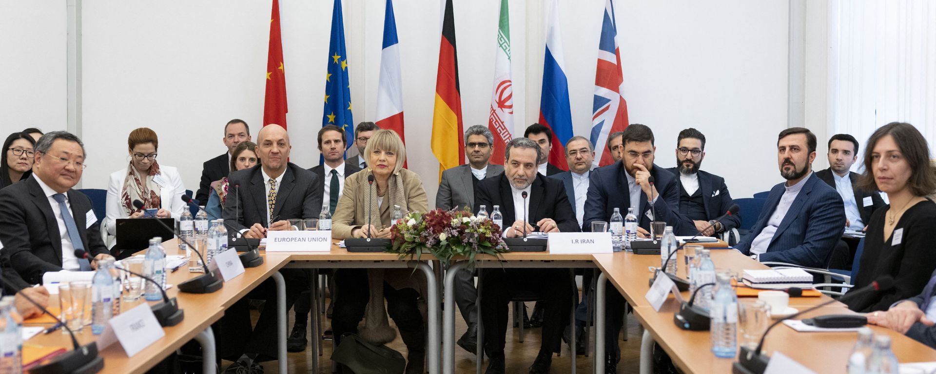 Iranian political deputy at the Ministry of Foreign Affairs of Iran Abbas Araghchi (C-R), and German Secretary General of the European External Action Service (EEAS) Helga Maria Schmid (C-L) attend a meeting of the Joint Commission on Iran's nuclear program (JCPOA) at EU Delegation to the International Organizations office in Vienna, Austria, on December 6, 2019. (Photo by JOE KLAMAR / AFP) Iranian political deputy at the Ministry of Foreign Affairs of Iran Abbas Araghchi (C-R), and German Secretary General of the European External Action Service (EEAS) Helga Maria Schmid (C-L) attend a meeting of the Joint Commission on Iran's nuclear program (JCPOA) at EU Delegation to the International Organizations office in Vienna, Austria, on December 6, 2019. (Photo by JOE KLAMAR / AFP) - Sputnik International, 1920, 24.08.2022