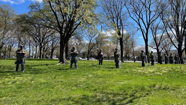 National Guard troops deployed outside US Capitol after Incident on 2 April, 2021 - Sputnik International