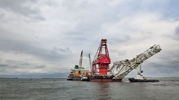 Pipe-laying vessel Fortuna leaves the port of Wismar to work on Nord Stream 2 construction - Sputnik International
