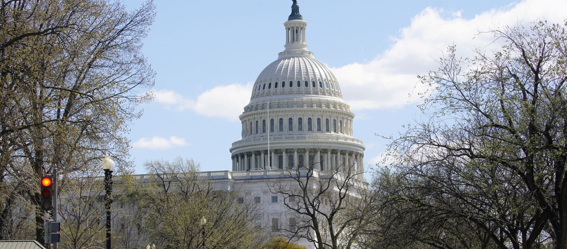 Law enforcement officers guard streets surrounding the U.S. Capitol and congressional office buildings following a security threat at the U.S. Capitol in Washington, U.S., April 2, 2021. - Sputnik International, 1920