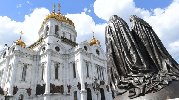 Monument Reunion was opened at the Cathedral of Christ the Savior. The sculptural composition is dedicated to a historical event - the reunification of the Russian Orthodox Church (ROC) and the Russian Orthodox Church Abroad (ROCOR), which took place in the Cathedral of Christ the Savior on May 17, 2007. - Sputnik International