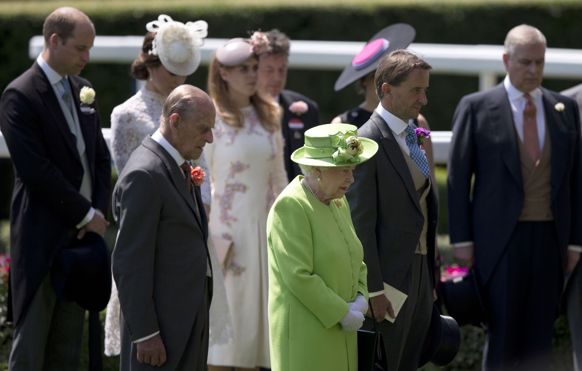 Queen's Fondness for Bold Green Attire Explained by Desire to Show 'Control & Confidence' - Report - Sputnik International, 1920, 02.04.2021
