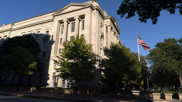 The American flag flies outside of the Justice Department building, Thursday, Oct. 8, 2020, in Washington. - Sputnik International