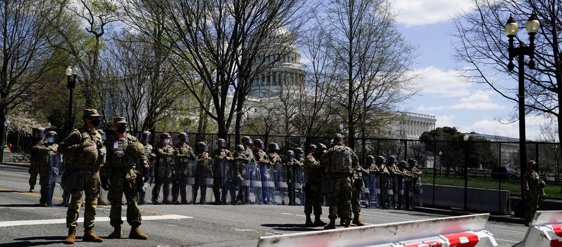 National Guard members stand guard near the U.S. Capitol following a security threat at the U.S. Capitol in Washington, D.C., U.S. April 2, 2021. National Guard members stand guard near the U.S. Capitol following a security threat at the U.S. Capitol in Washington, D.C., U.S. April 2, 2021. - Sputnik International, 1920, 03.04.2021