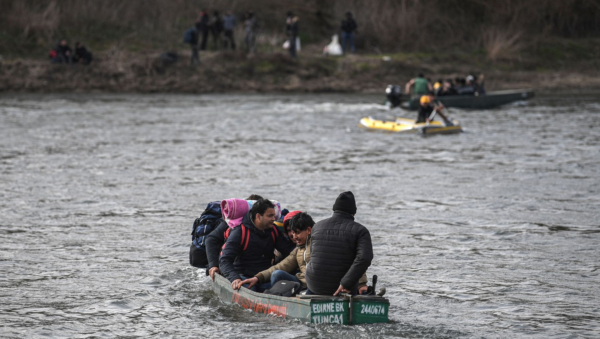 Migrants take boats near Edirne while other migrants wait at Greece side, as they attempt to enter Greece by crossing the Maritsa river, on March 1, 2020. Migrants take boats near Edirne while other migrants wait at Greece side, as they attempt to enter Greece by crossing the Maritsa river, on March 1, 2020. - Sputnik International, 1920, 03.04.2021