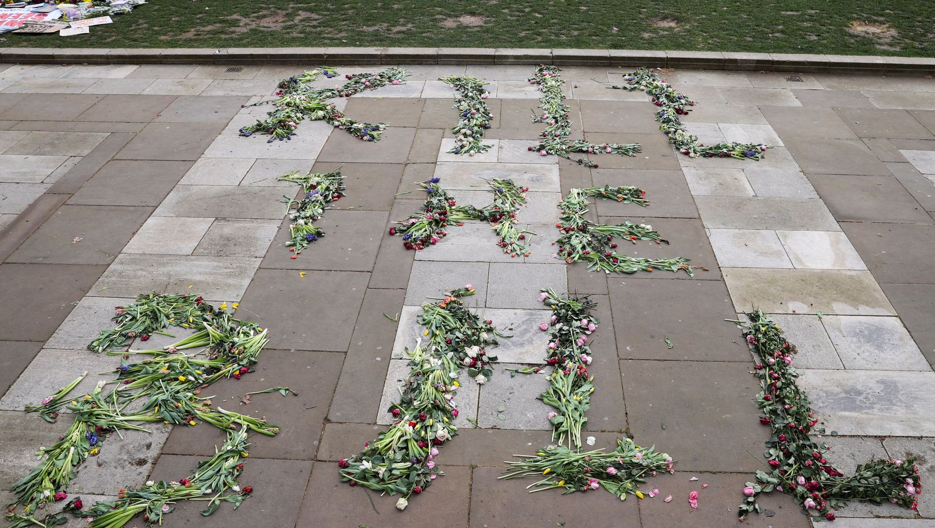 Flowers that spell out the word Kill the Bill are seen on the floor on Parliament Square in London, Britain, March 17, 2021. Flowers that spell out the word Kill the Bill are seen on the floor on Parliament Square in London, Britain, March 17, 2021. - Sputnik International, 1920, 03.04.2021