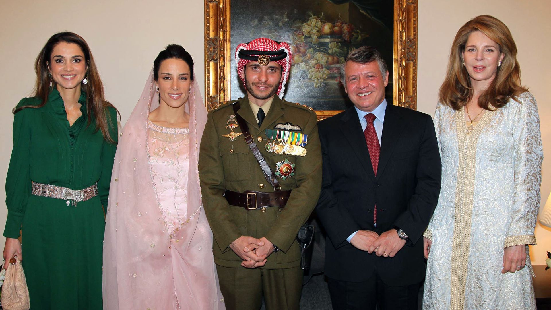 In this file handout picture released by the Jordanian news agency Petra on January 12, 2012, shows Jordan's King Abdullah (2nd R), Queen Noor, widow of late King Hussein (R), and Queen Rania (L) posing for a picture with Prince Hamzah, half-brother of Jordan's King Abdullah and his new wife Princess Basma Otoum during their Muslim wedding ceremony at the Royal Palace in Amman In this file handout picture released by the Jordanian news agency Petra on January 12, 2012, shows Jordan's King Abdullah (2nd R), Queen Noor, widow of late King Hussein (R), and Queen Rania (L) posing for a picture with Prince Hamzah, half-brother of Jordan's King Abdullah and his new wife Princess Basma Otoum during their Muslim wedding ceremony at the Royal Palace in Amman - Sputnik International, 1920, 04.04.2021