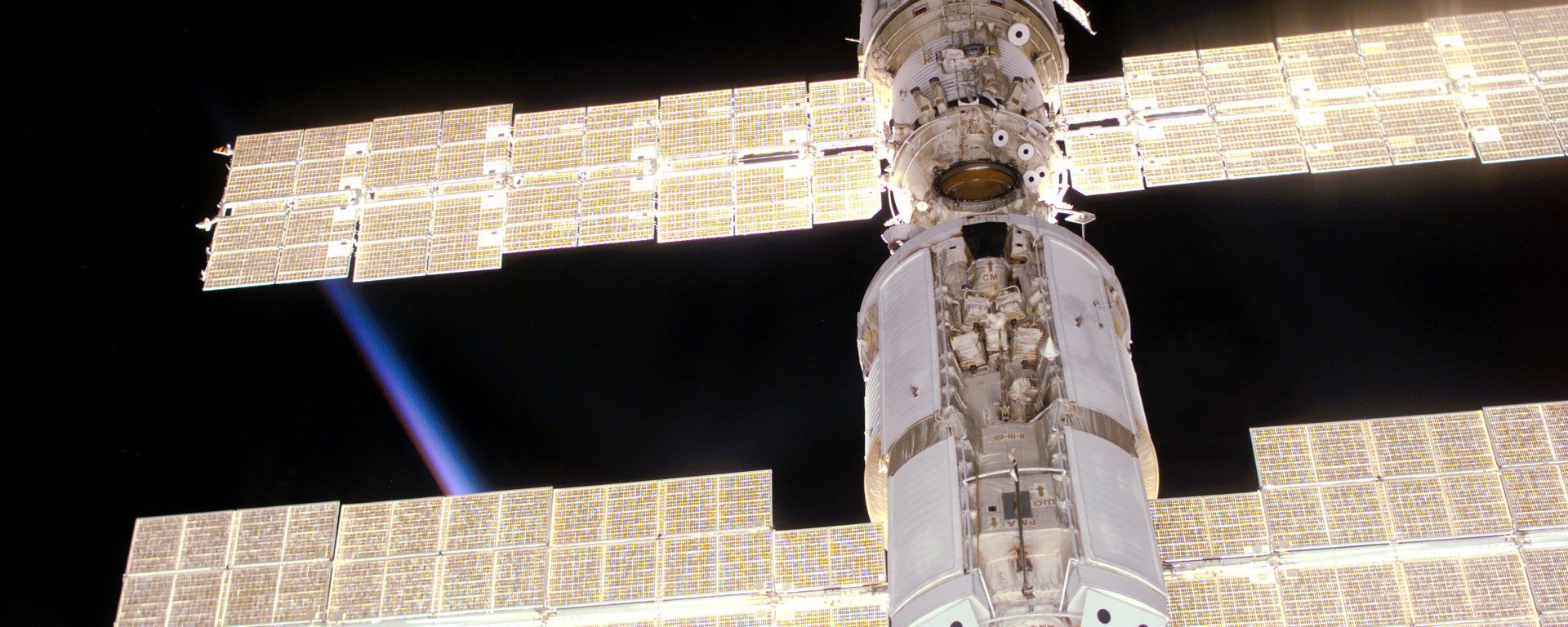 This photo provided by NASA shows the International Space Station as seen from Space Shuttle Atlantis during mission STS-106, which delivered supplies and performed maintenance in September 2000. - Sputnik International, 1920, 26.07.2022