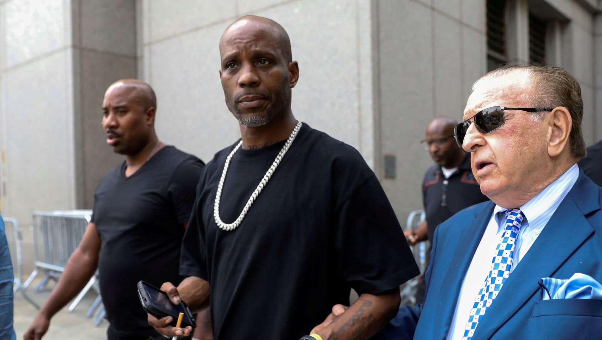 Earl Simmons (C), also known as the rapper DMX, exits the U.S. Federal Court in Manhattan following a hearing regarding income tax evasion charges in New York City, U.S., July 17, 2017. Earl Simmons (C), also known as the rapper DMX, exits the U.S. Federal Court in Manhattan following a hearing regarding income tax evasion charges in New York City, U.S., July 17, 2017. - Sputnik International, 1920, 05.04.2021