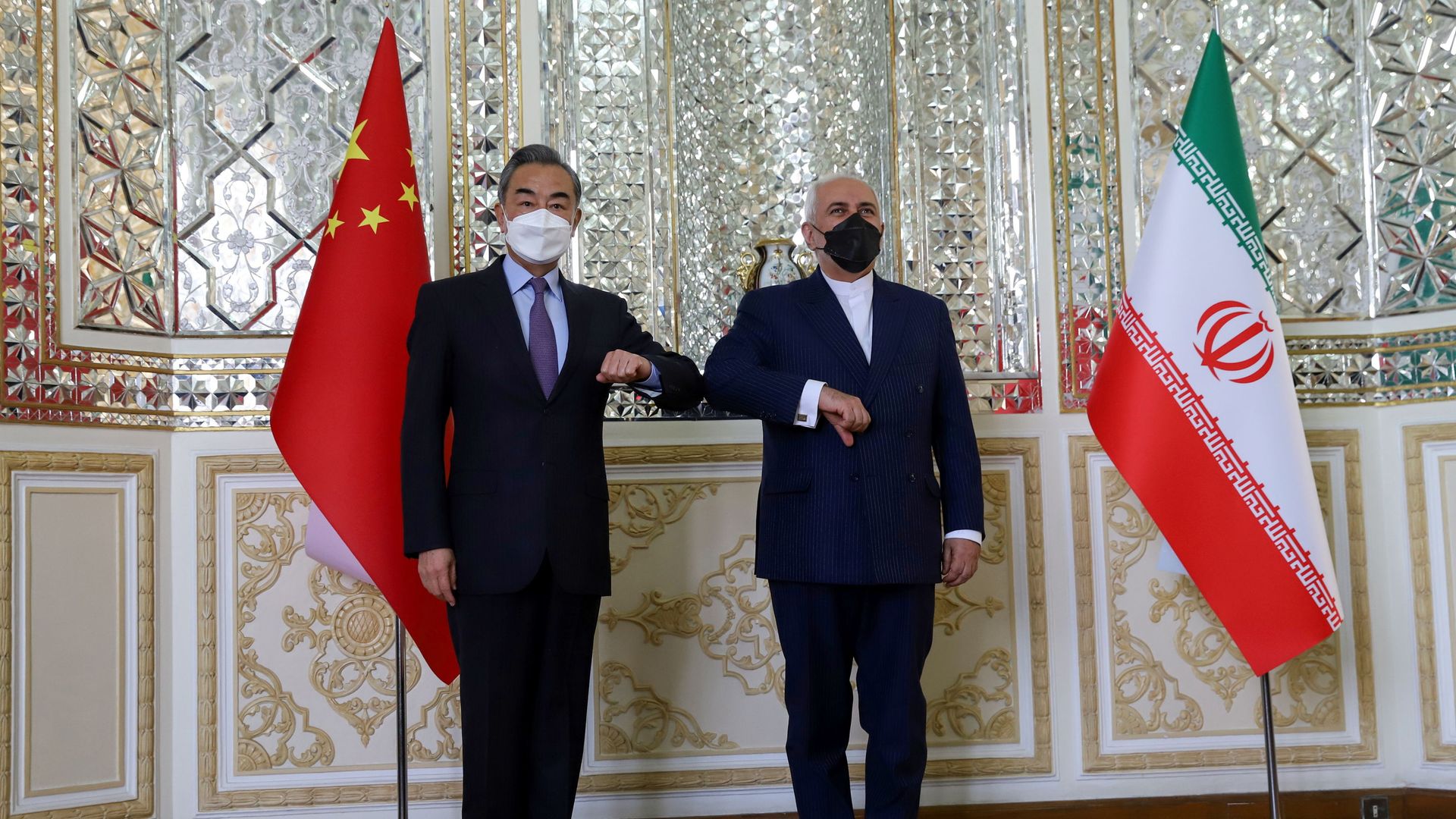 Iran's Foreign Minister Mohammad Javad Zarif and China's Foreign Minister Wang Yi bump elbows during the signing ceremony of a 25-year cooperation agreement, in Tehran, Iran March 27, 2021. Iran's Foreign Minister Mohammad Javad Zarif and China's Foreign Minister Wang Yi bump elbows during the signing ceremony of a 25-year cooperation agreement, in Tehran, Iran March 27, 2021. - Sputnik International, 1920, 04.04.2021