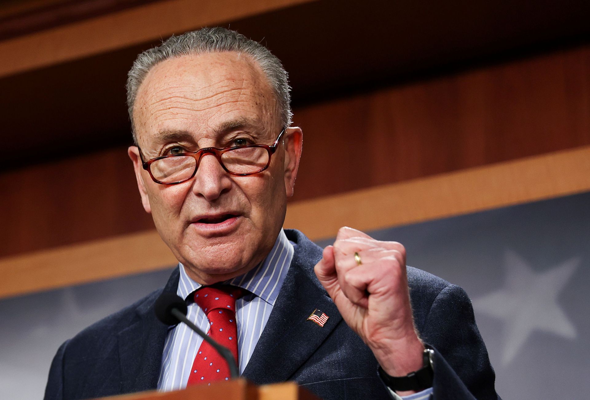 U.S. Senate Majority Leader Chuck Schumer (D-NY) touts Senate Democrats legislative accomplishments as he holds a news conference at the U.S. Capitol in Washington, U.S., March 25, 2021. - Sputnik International, 1920, 30.09.2021